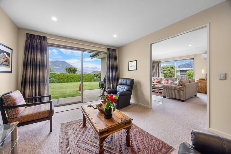 Photo of property in 5 Centre Crescent, Wanaka, 9305