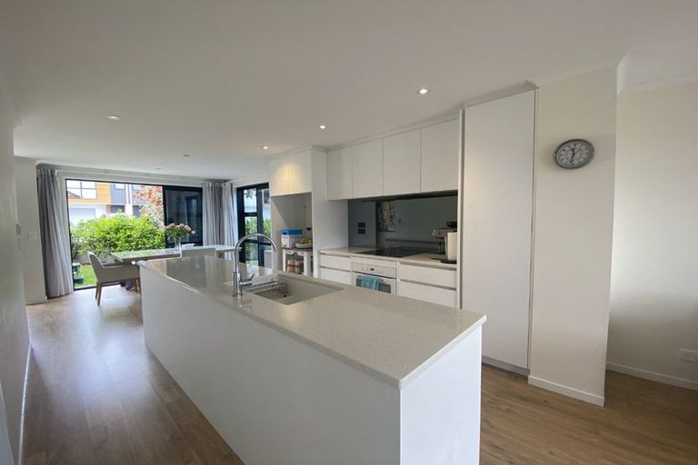 Photo of property in 1 Seafarer Crescent, Stanmore Bay, Whangaparaoa, 0932