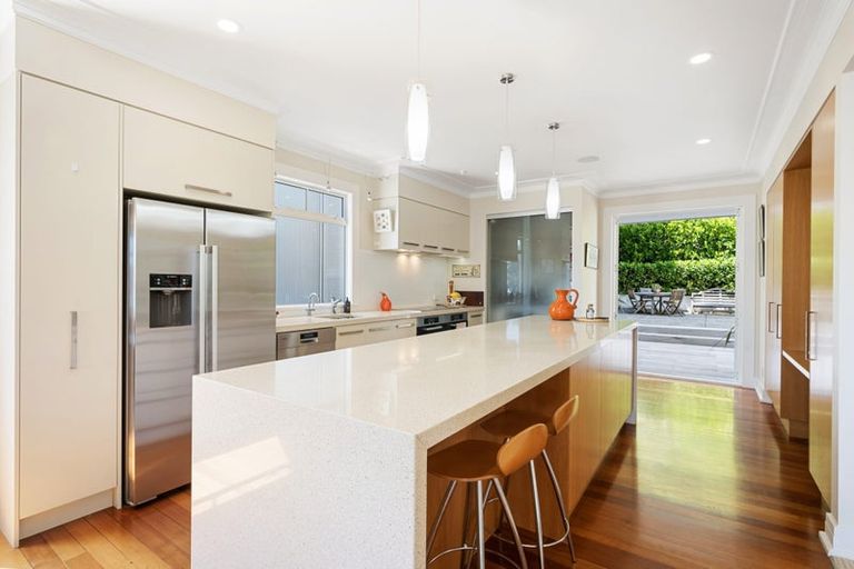 Photo of property in 90 Oriental Parade, Oriental Bay, Wellington, 6011