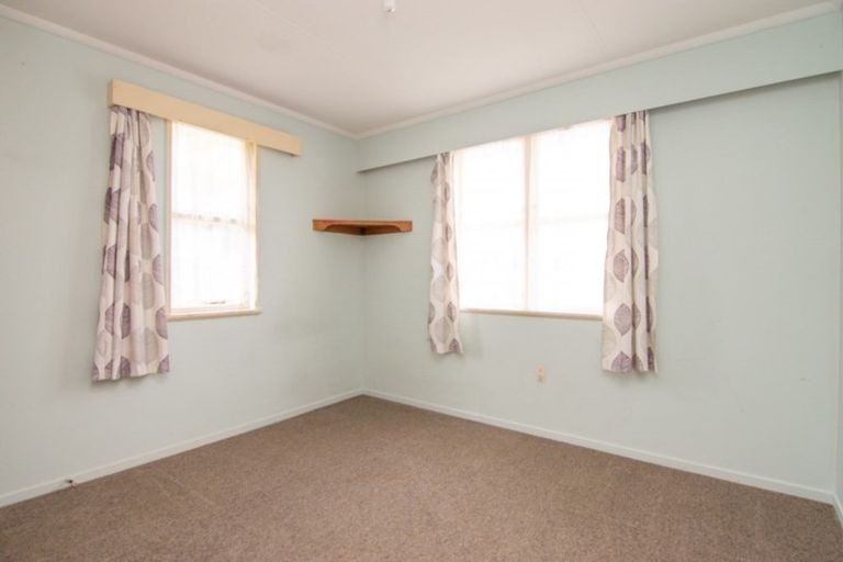 Photo of property in 27 Mokau Place, Terrace End, Palmerston North, 4410