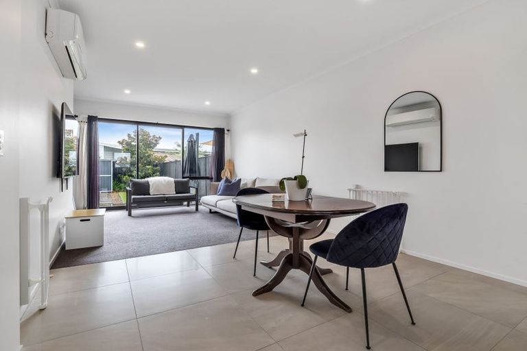 Photo of property in 18 Owen Chapman Drive, Red Beach, 0932