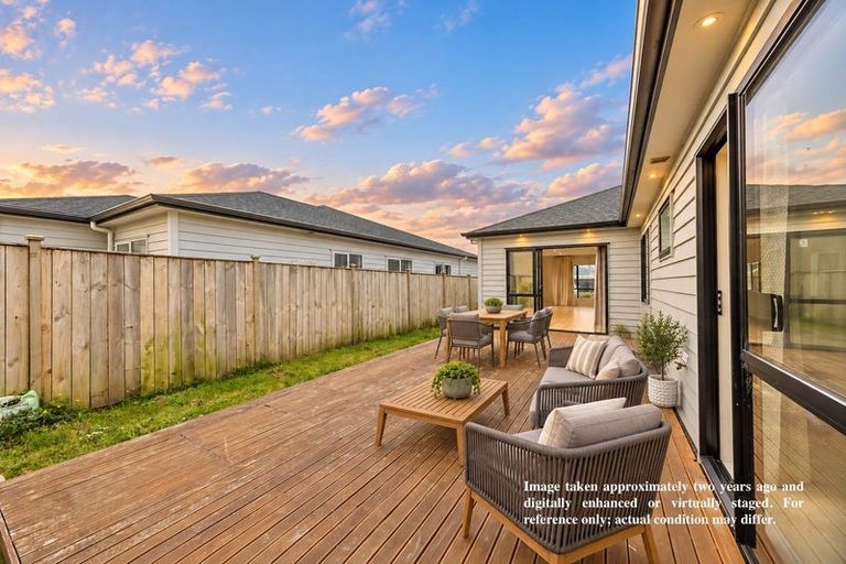 Photo of property in 15 Ropere Street, Kumeu, 0810