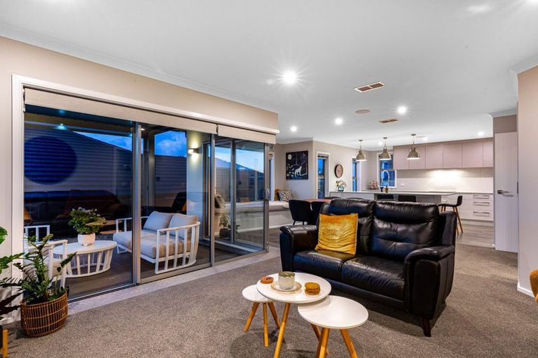 Photo of property in 10 Margaret Shields Avenue, Aotea, Porirua, 5024