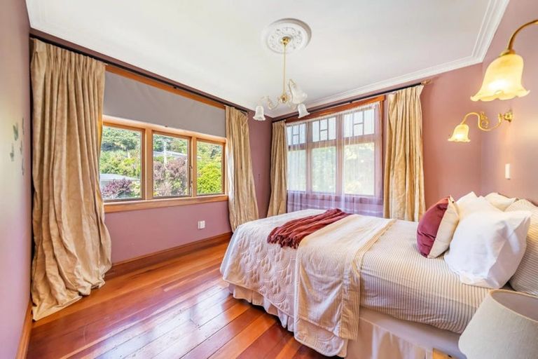 Photo of property in 17 Paremata Crescent, Paremata, Porirua, 5024