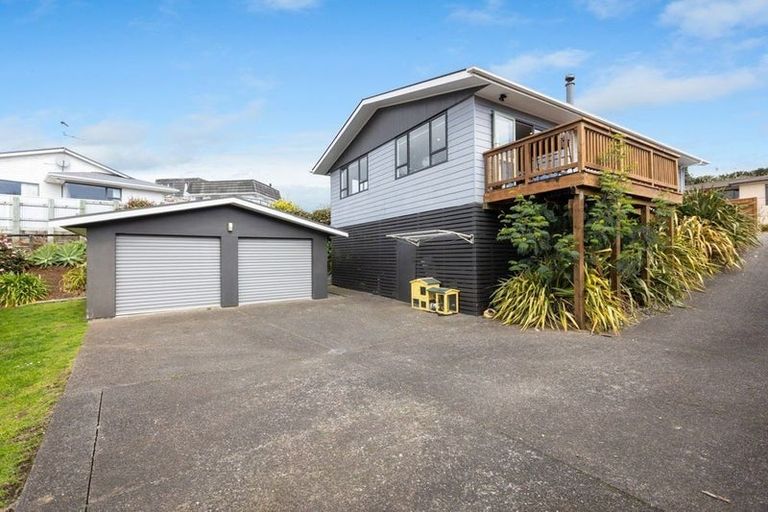 Photo of property in 16 La Salle Drive, Westown, New Plymouth, 4310