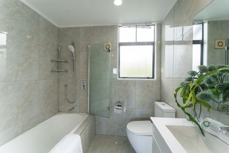 Photo of property in 50a Noeleen Street, Glenfield, Auckland, 0629