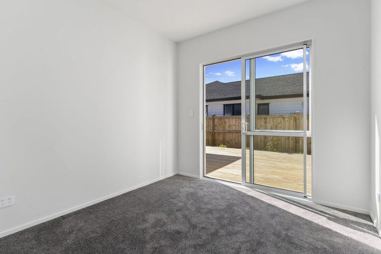 Photo of property in 16 Vinistra Road, Kumeu, 0810