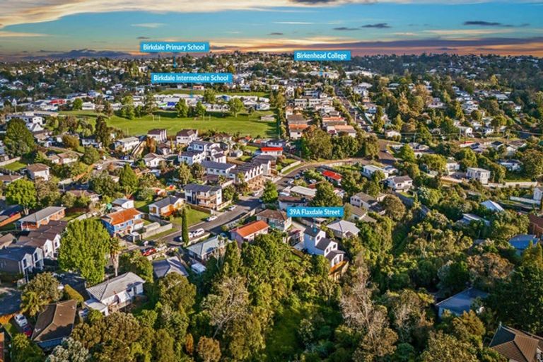 Photo of property in 39a Flaxdale Street, Birkdale, Auckland, 0626