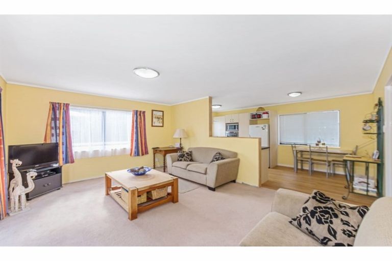 Photo of property in 2/546 Glenfield Road, Glenfield, Auckland, 0629