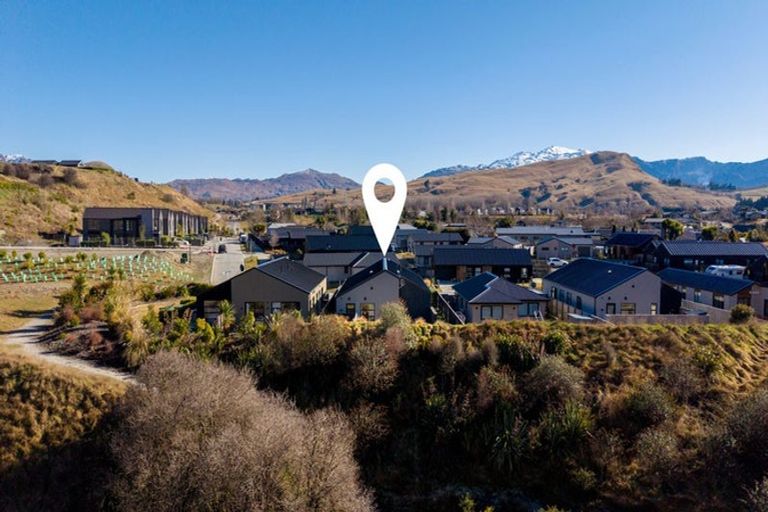 Photo of property in 33 Alps View Place, Lake Hayes, Queenstown, 9304