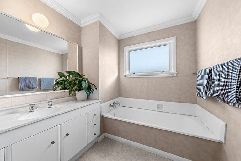 Photo of property in 410 Devon Street West, Lynmouth, New Plymouth, 4310