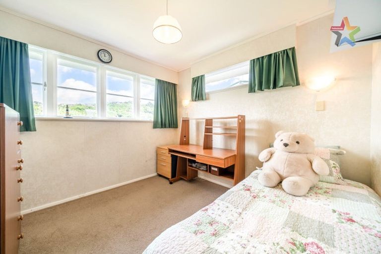 Photo of property in 60 Pokohiwi Road, Normandale, Lower Hutt, 5010