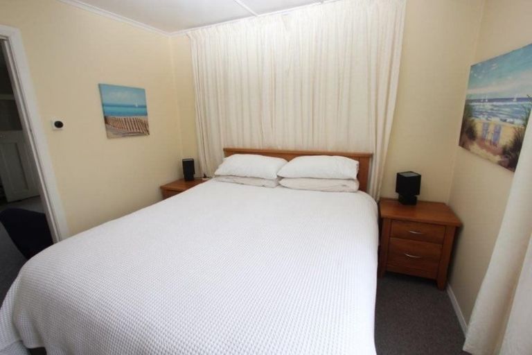 Photo of property in 14 Shortt Street, Foxton Beach, Foxton, 4815