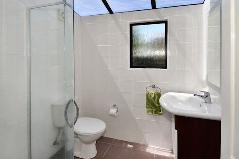 Photo of property in 1/94 Jutland Road, Hauraki, Auckland, 0622