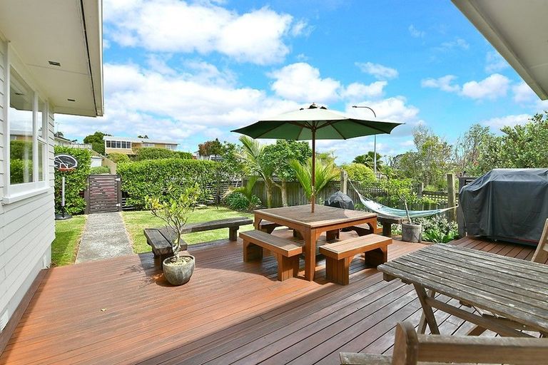Photo of property in 1/5 September Place, Forrest Hill, Auckland, 0620