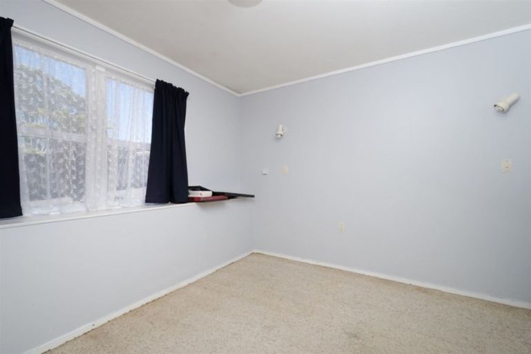 Photo of property in 73 Waimumu Road, Massey, Auckland, 0614