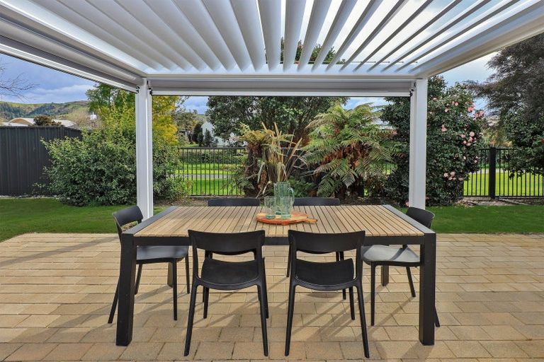 Photo of property in 28 Kensington Drive, Taradale, Napier, 4112