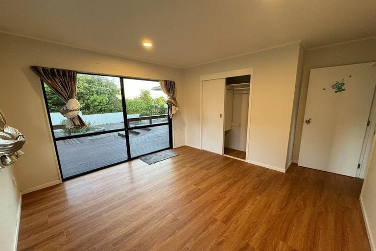 Photo of property in 1 Tableau Place, Totara Vale, Auckland, 0629