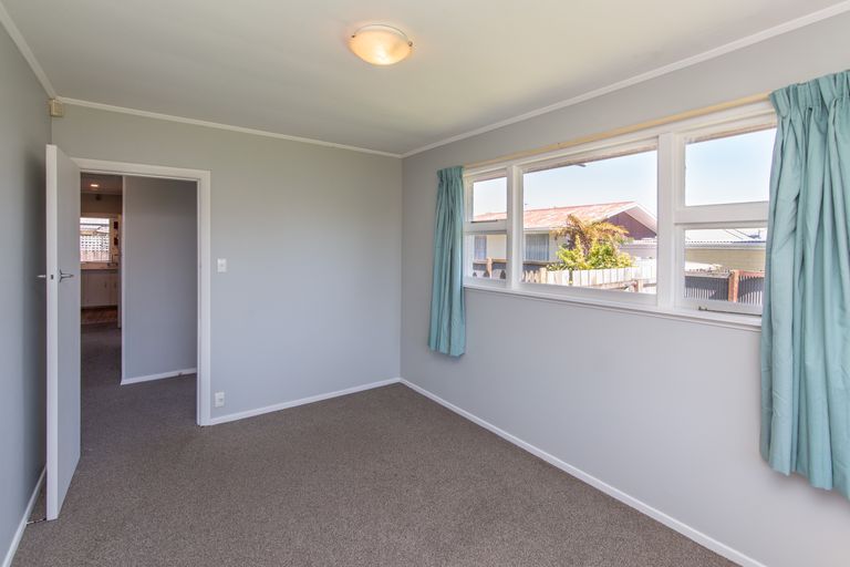 Photo of property in 31 Wainoni Road, Wainoni, Christchurch, 8061