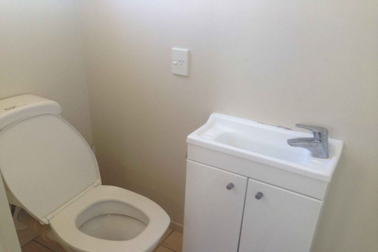 Photo of property in 36 Woodbank Drive, Glen Eden, Auckland, 0602