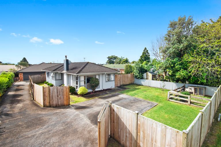 Photo of property in 10 Valley Road, Waiuku, 2123