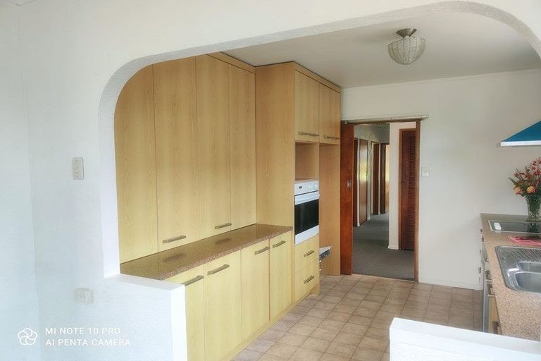 Photo of property in 81 Chivalry Road, Glenfield, Auckland, 0629