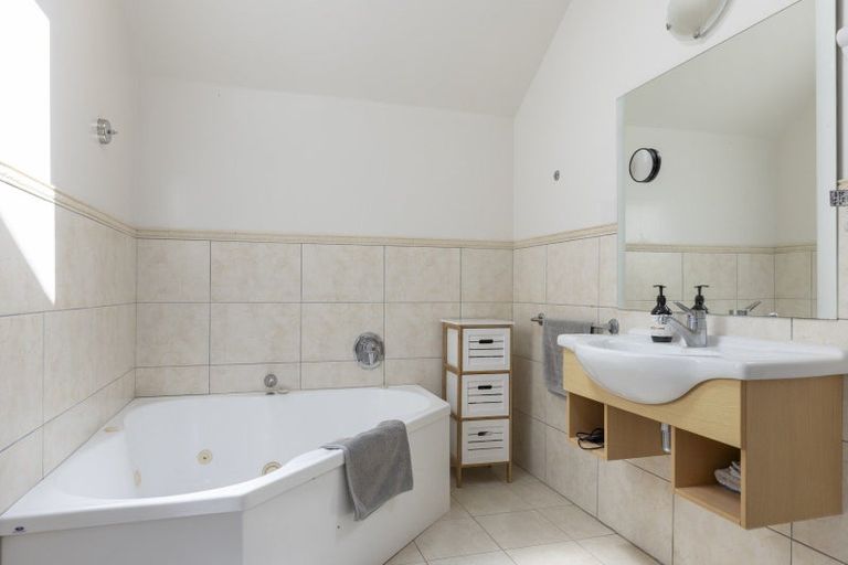 Photo of property in 1/7 Tui Street, Torbay, Auckland, 0630