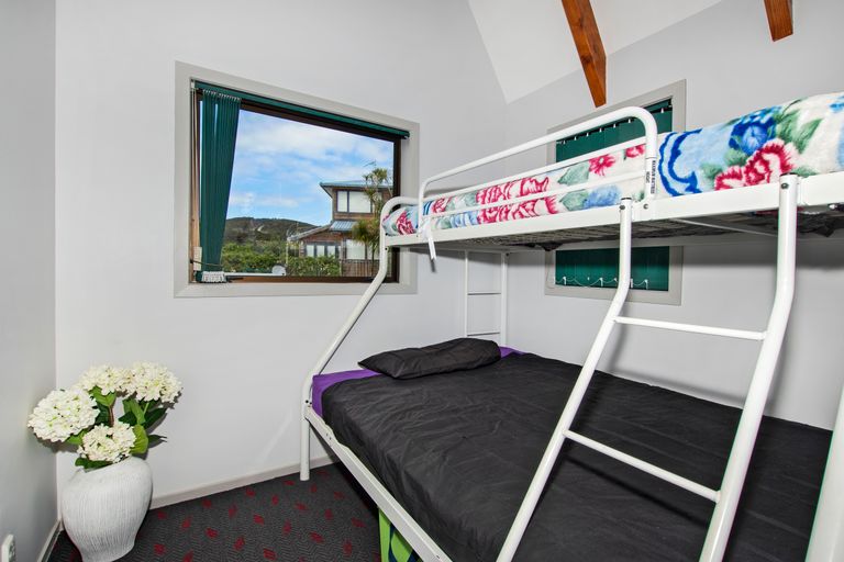 Photo of property in 25 Tapeka Road, Russell, 0202