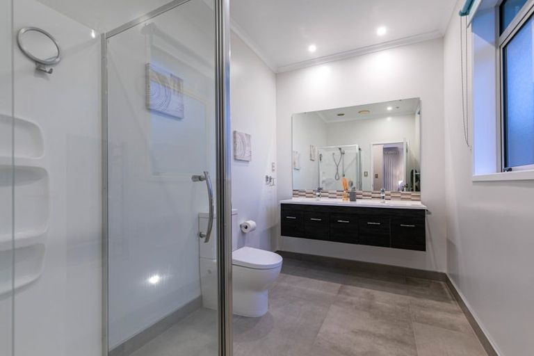 Photo of property in 22 Malbec Place, Huapai, Kumeu, 0810