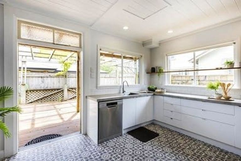 Photo of property in 31 Frederick Street, Terrace End, Palmerston North, 4410