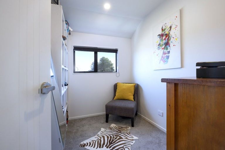 Photo of property in 18c Edgware Road, West Harbour, Auckland, 0618
