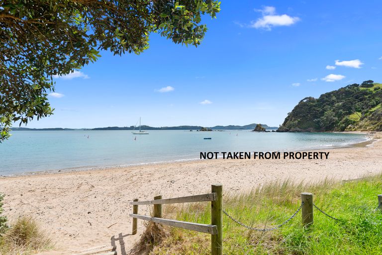 Photo of property in 25 Tapeka Road, Russell, 0202