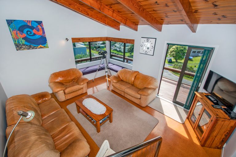 Photo of property in 25 Tapeka Road, Russell, 0202