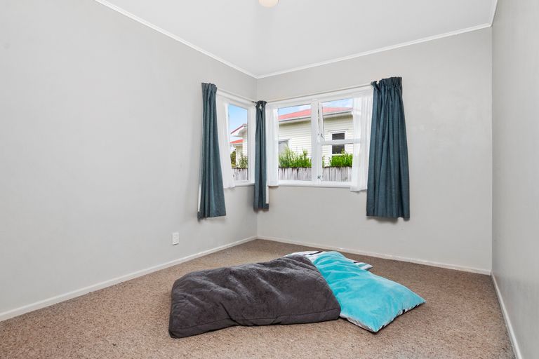 Photo of property in 10 Valley Road, Waiuku, 2123