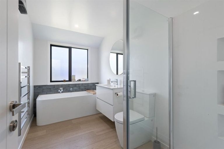 Photo of property in 8 Grandview Road, Lake Hawea, 9382