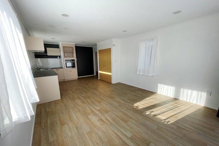 Photo of property in 1/10 Walter Street, Hauraki, Auckland, 0622