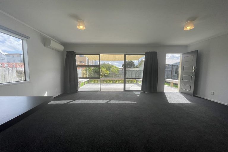 Photo of property in 1/11 Ranui Station Road, Ranui, Auckland, 0612