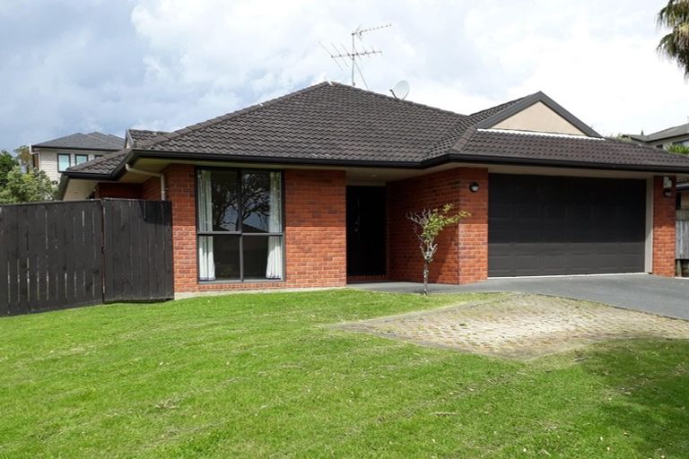 Photo of property in 9 Northcross Drive, Oteha, Auckland, 0632