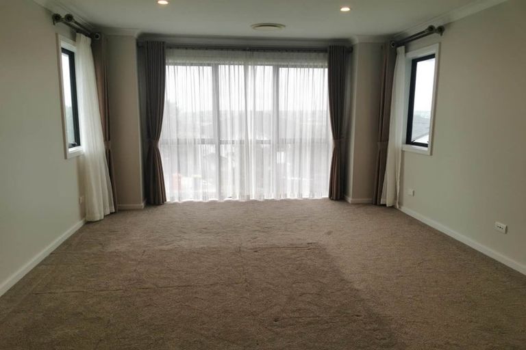 Photo of property in 21 Ascension Crescent, Orewa, 0931