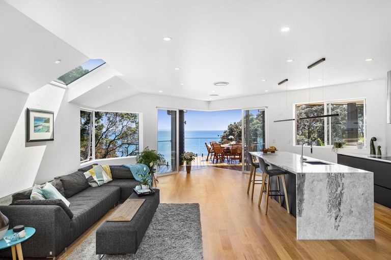 Photo of property in 208 Vipond Road, Stanmore Bay, Whangaparaoa, 0932