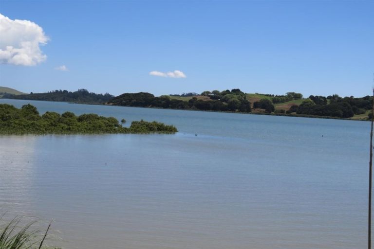 Photo of property in 18 Omarae Road, Pahi, Paparoa, 0571