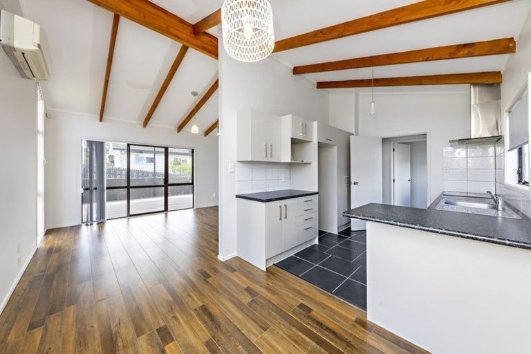 Photo of property in 71 Etherton Drive, Weymouth, Auckland, 2103