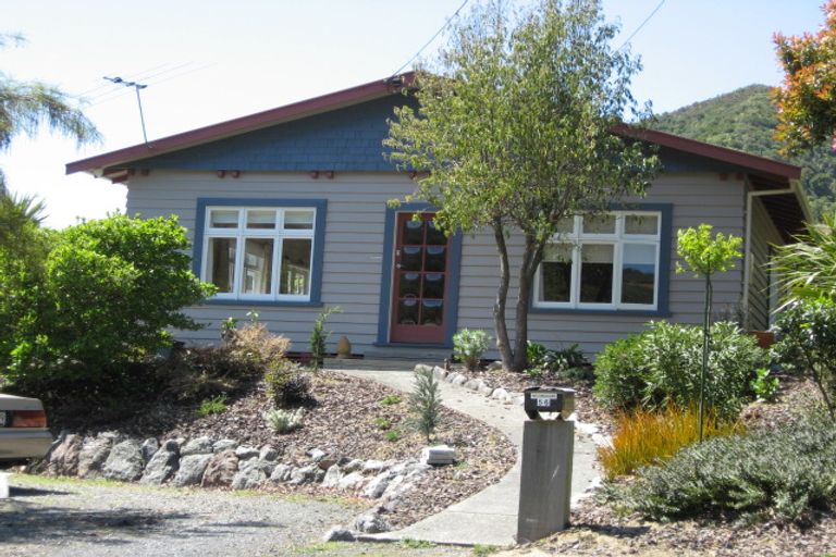 Photo of property in 56 Durham Street, Picton, 7220