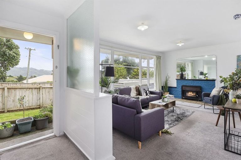 Photo of property in 25 Sievers Grove, Cannons Creek, Porirua, 5024