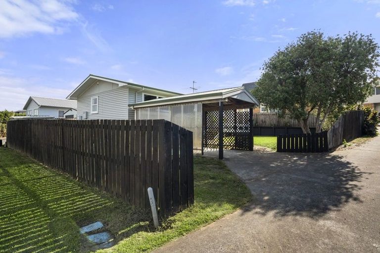Photo of property in 3 Stevenson Road, Clarks Beach, 2122