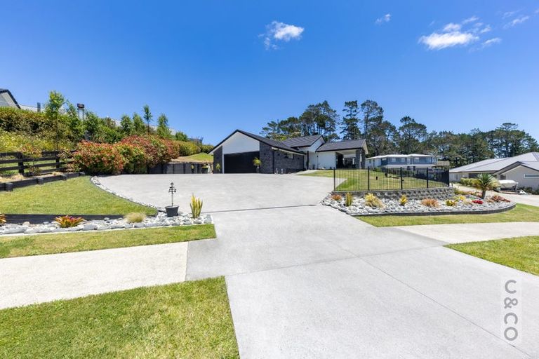 Photo of property in 104 Solan Drive, Waimauku, 0812