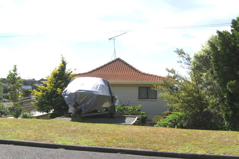 Photo of property in 32 Aotearoa Terrace, Murrays Bay, Auckland, 0630