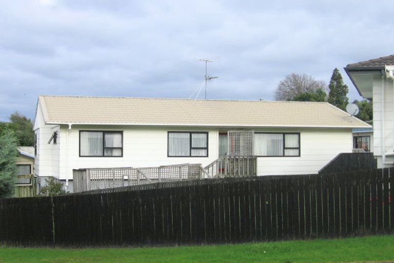 Photo of property in 22 Aldern Road, Massey, Auckland, 0614