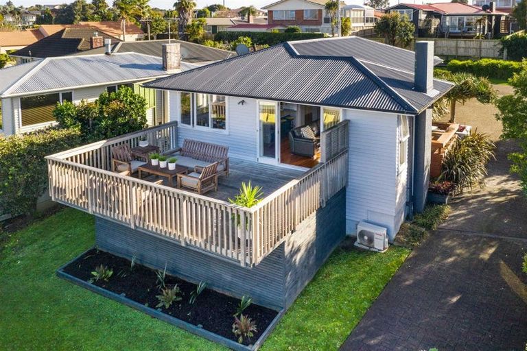 Photo of property in 1/15 Colonial Road, Chatswood, Auckland, 0626