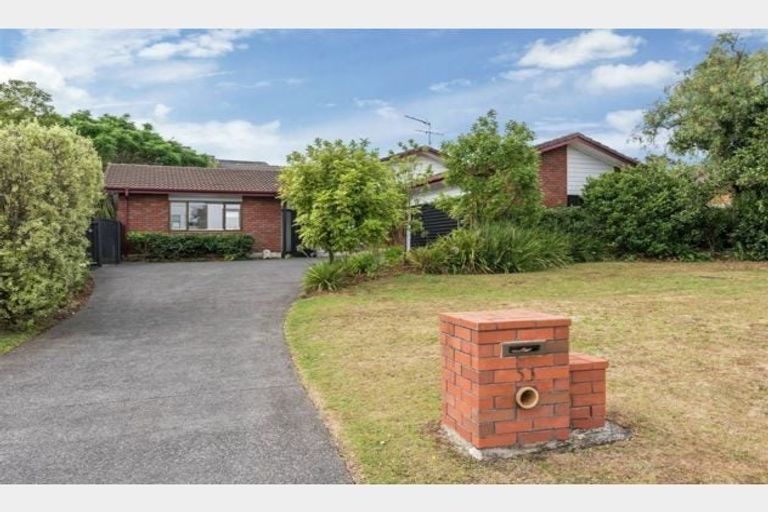 Photo of property in 53 Mirrabooka Avenue, Botany Downs, Auckland, 2010
